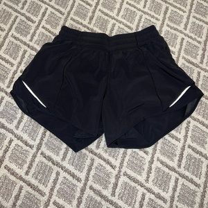 lululemon size 6 hotty hot shorts 4”